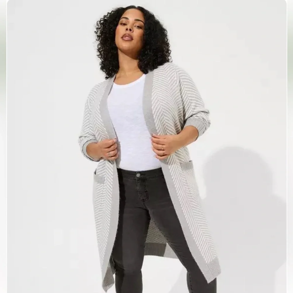 Torrid Gray & white Chevron pockets Long open front  duster 1 (14) cardigan
